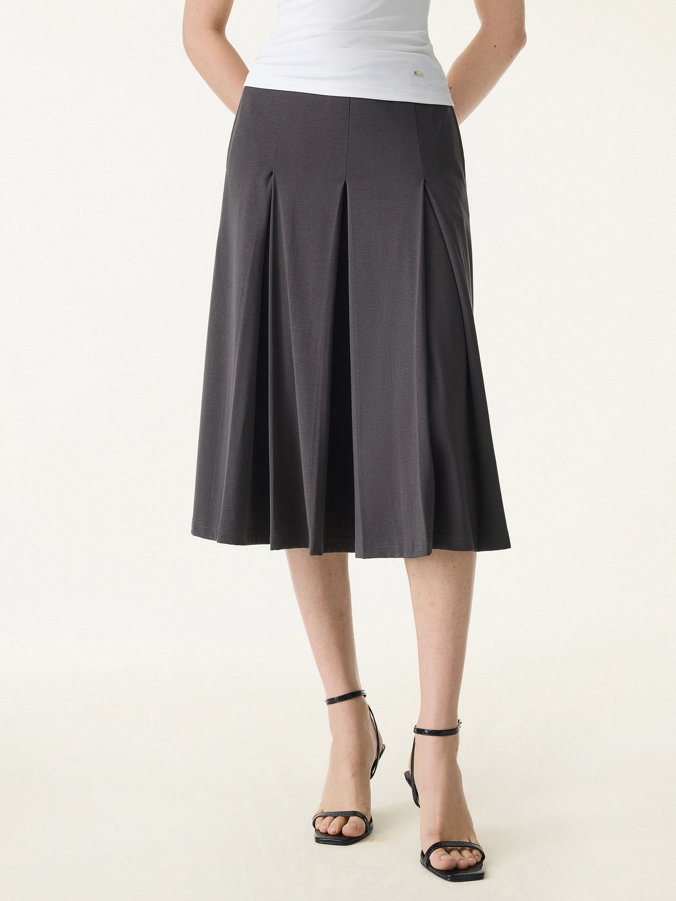 Stretchy Mid Rise A-line Pleated Skirt with Pockets