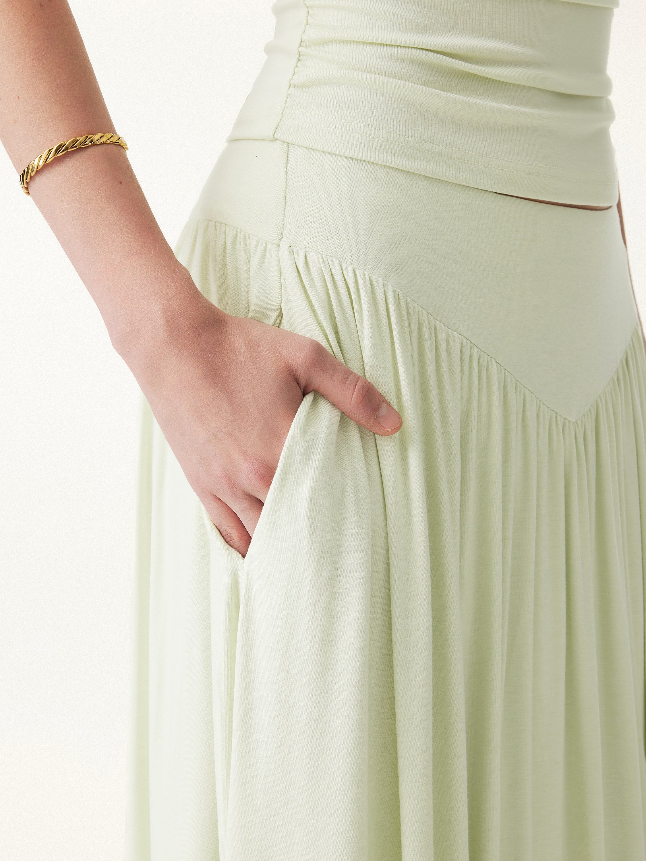 Ultrasoft V-shape Waist Gathred Maxi Circle Skirt with Pockets