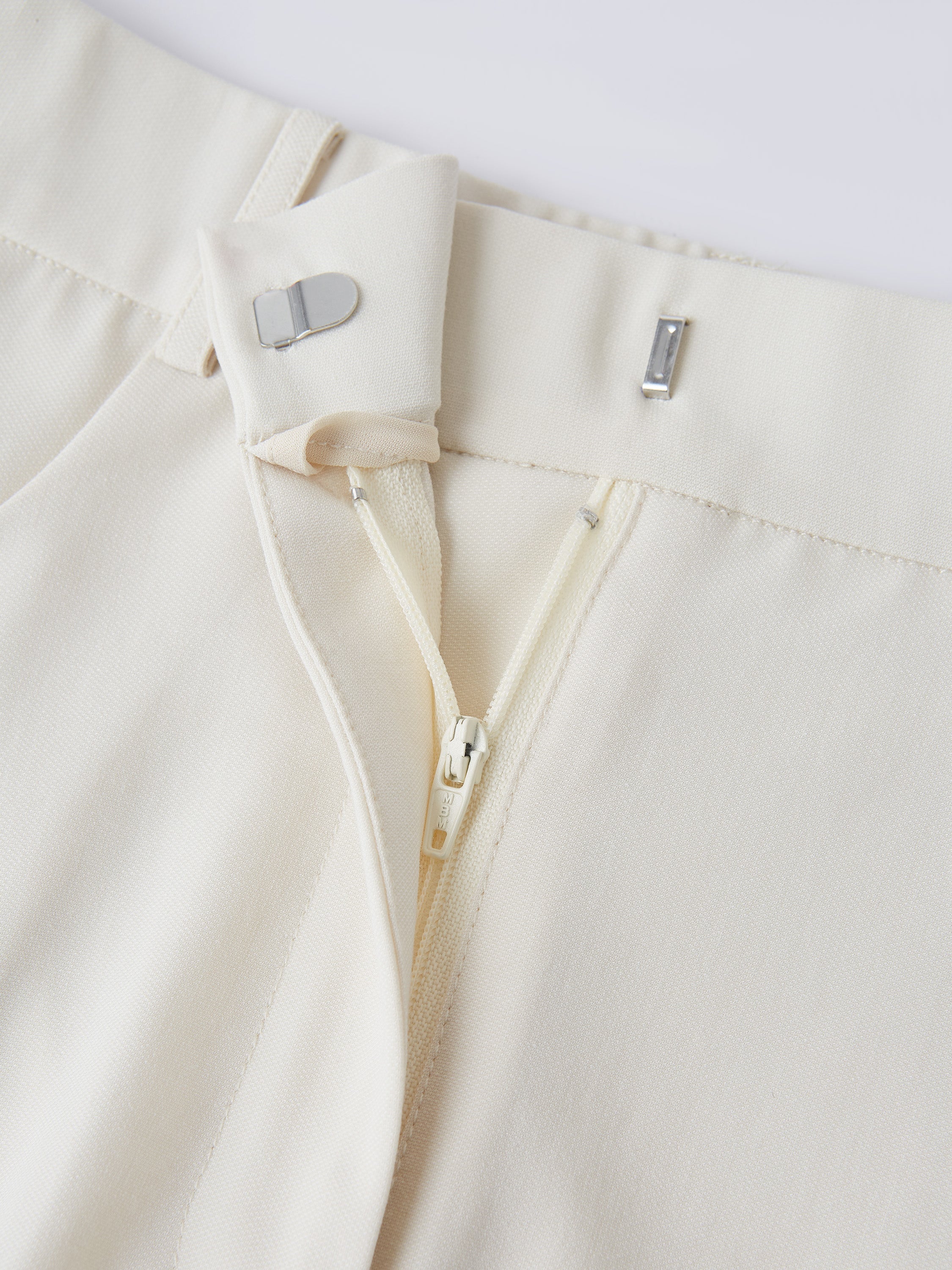 Tencel-Linen Mid Rise Fly Front Flared Shorts with Pockets