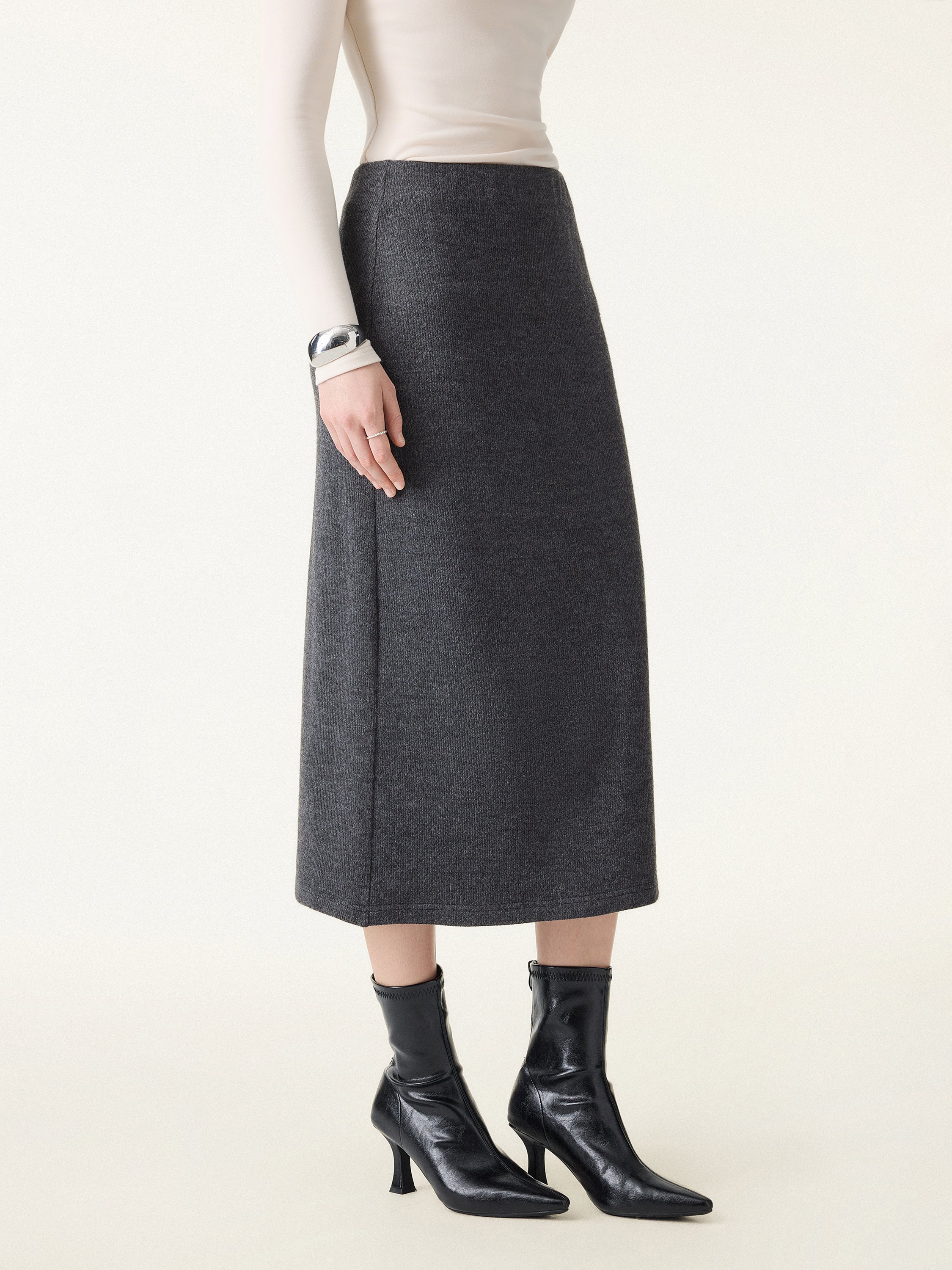 Ribbed H-line Pull-on Midi Skirt